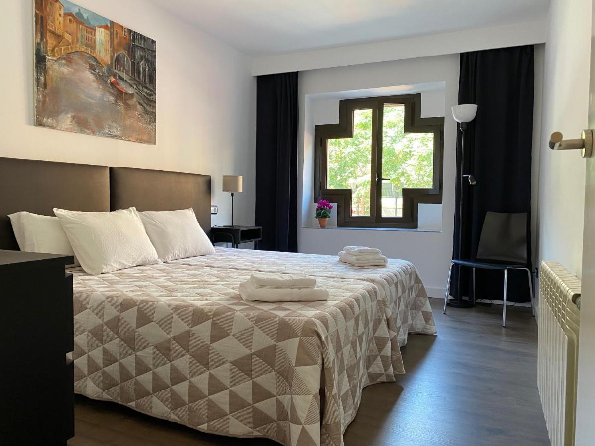 Lc Apartamentos Cesar Augusto Сарагоса Екстер'єр фото